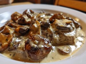 Close-up of rich, creamy mushroom sauce coating sautéed mushrooms, perfect for the 30-Min Mushroom Sauce recipe.